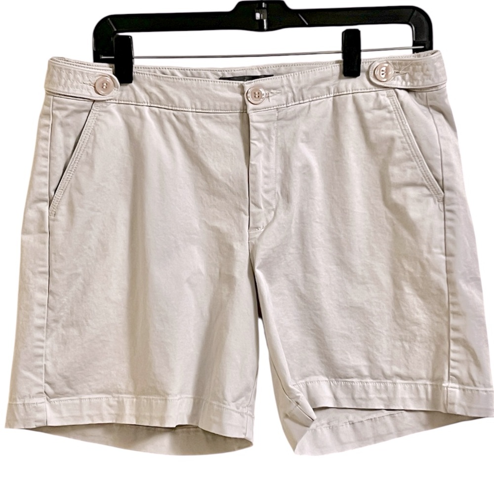 Dockers Collections Women's Cream Button and Zip Front Shorts High Rise Size 10